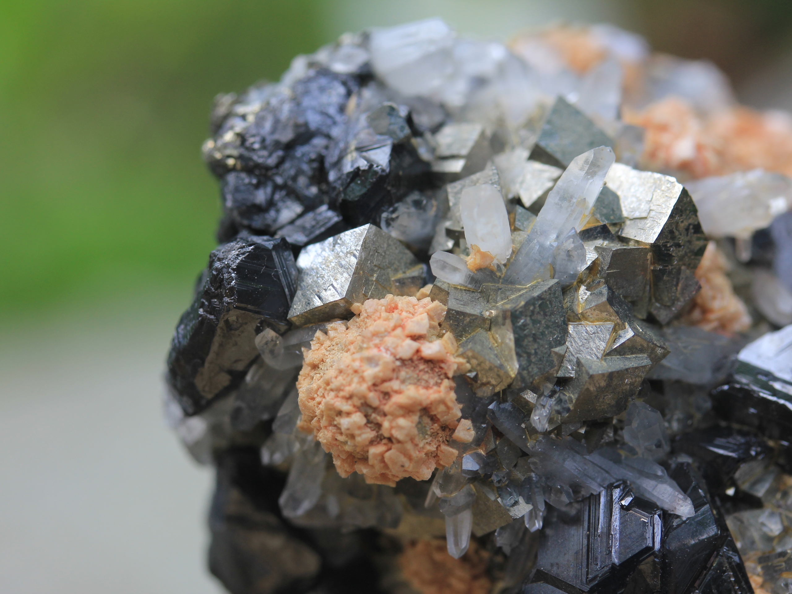 Arsenopyrite, sphalerite, rhodochrosite and quartz