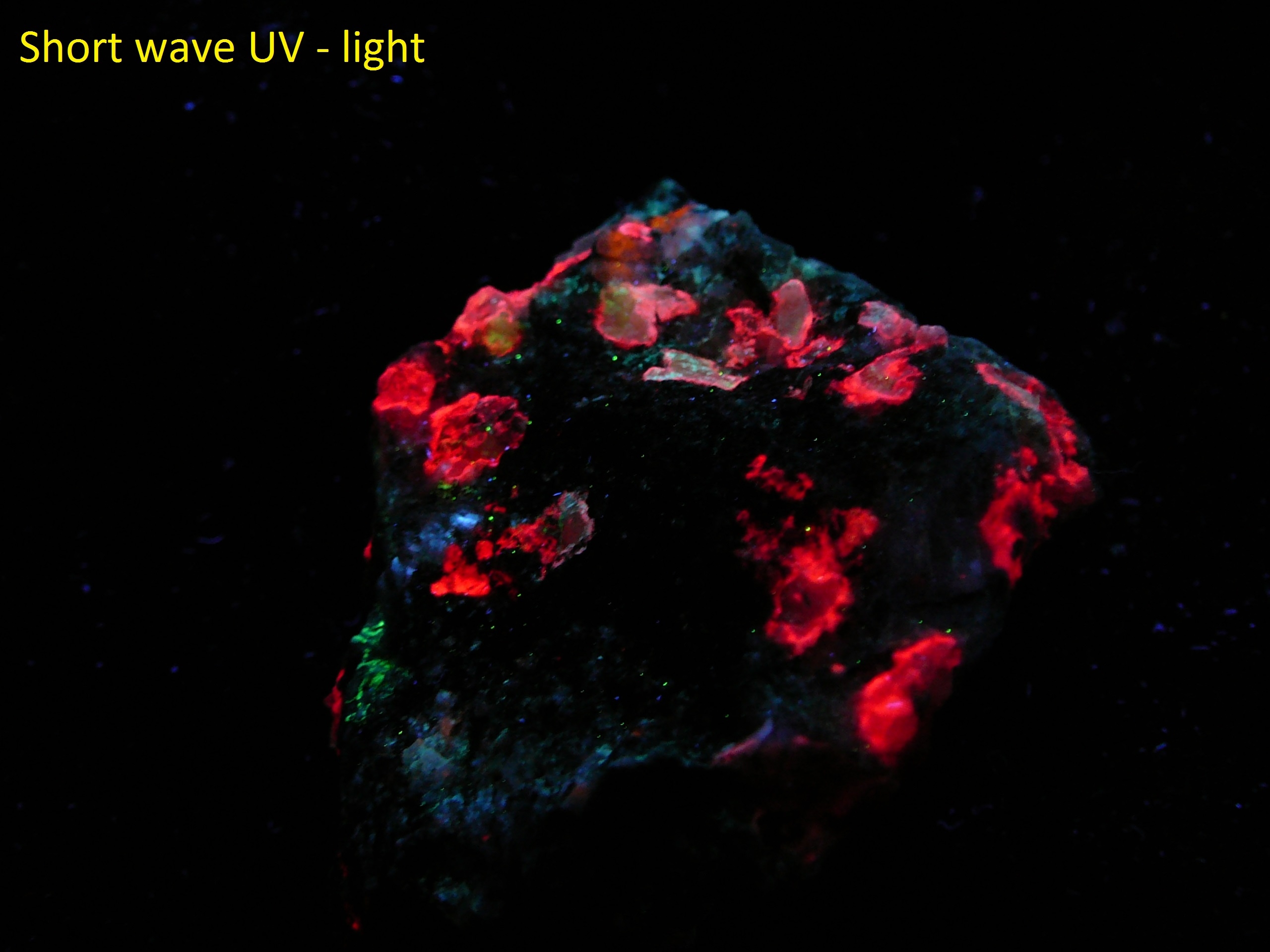 Fluorescent scapolite (rare location)